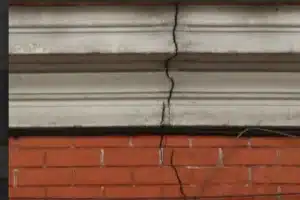 Fissure et infiltration d'eau : quand votre maison vous envoie un SOS