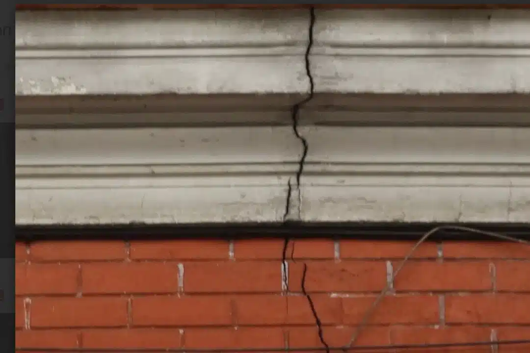 Fissure et infiltration d'eau : quand votre maison vous envoie un SOS